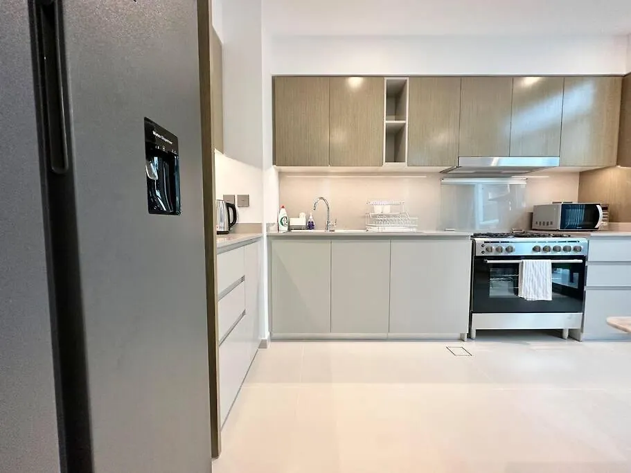 * Dweller * Dubai Family Tranquil Villa Sleeps 8