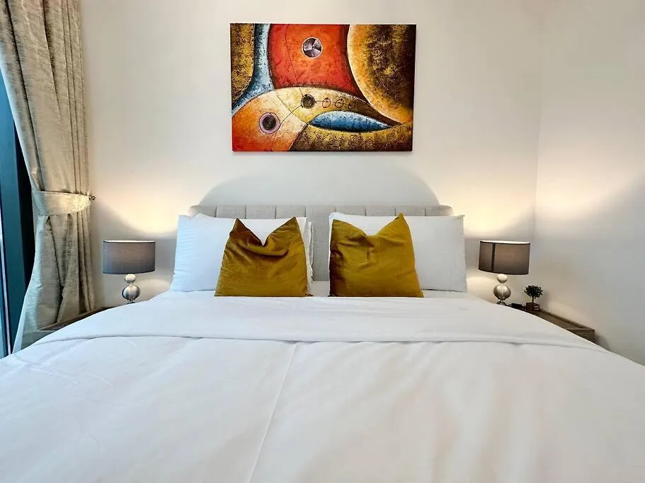 * Dweller * Dubai Family Tranquil Villa Sleeps 8 0*,