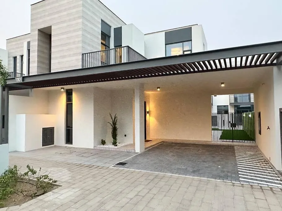 * Dweller * Dubai Family Tranquil Villa Sleeps 8