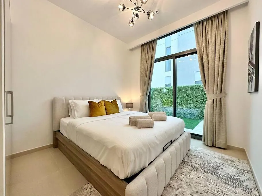 * Dweller * Dubai Family Tranquil Villa Sleeps 8