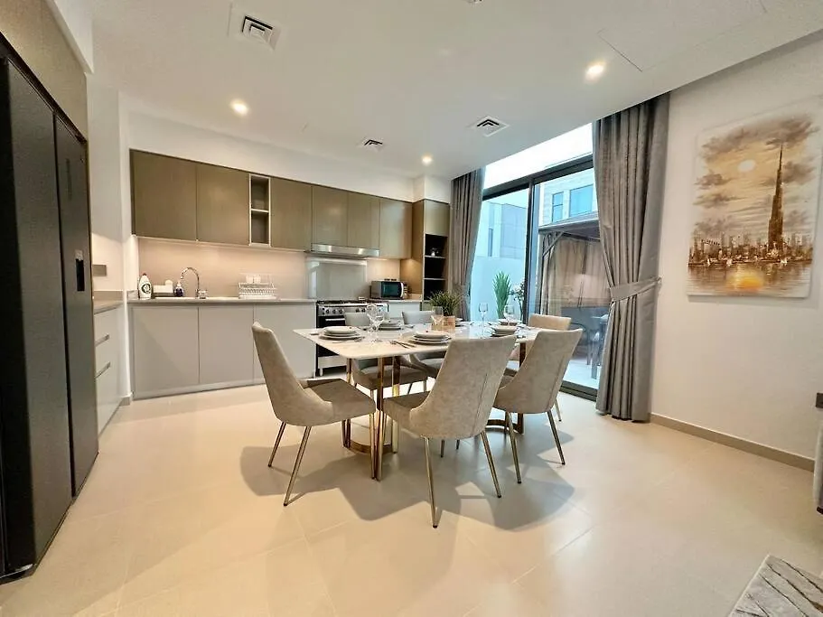 * Dweller * Dubai Family Tranquil Villa Sleeps 8