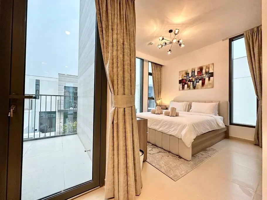 * Dweller * Dubai Family Tranquil Villa Sleeps 8