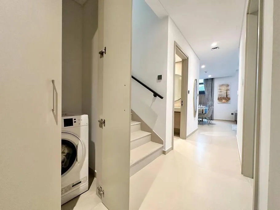 * Dweller * Dubai Family Tranquil Villa Sleeps 8