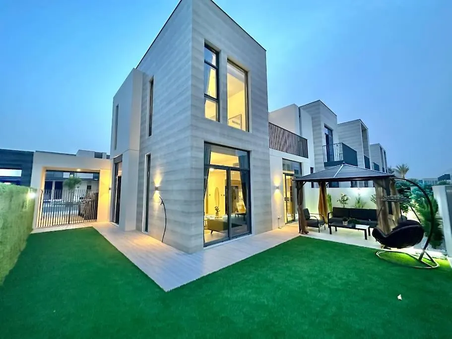 * Dweller * Dubai Family Tranquil Villa Sleeps 8