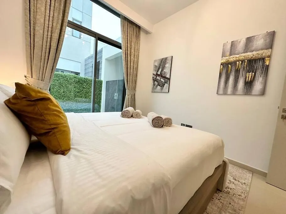 * Dweller * Dubai Family Tranquil Villa Sleeps 8 United Arab Emirates