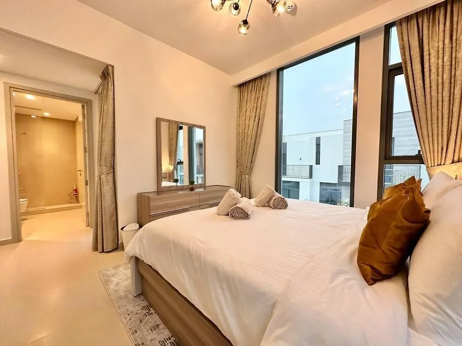 * Dweller * Dubai Family Tranquil Villa Sleeps 8