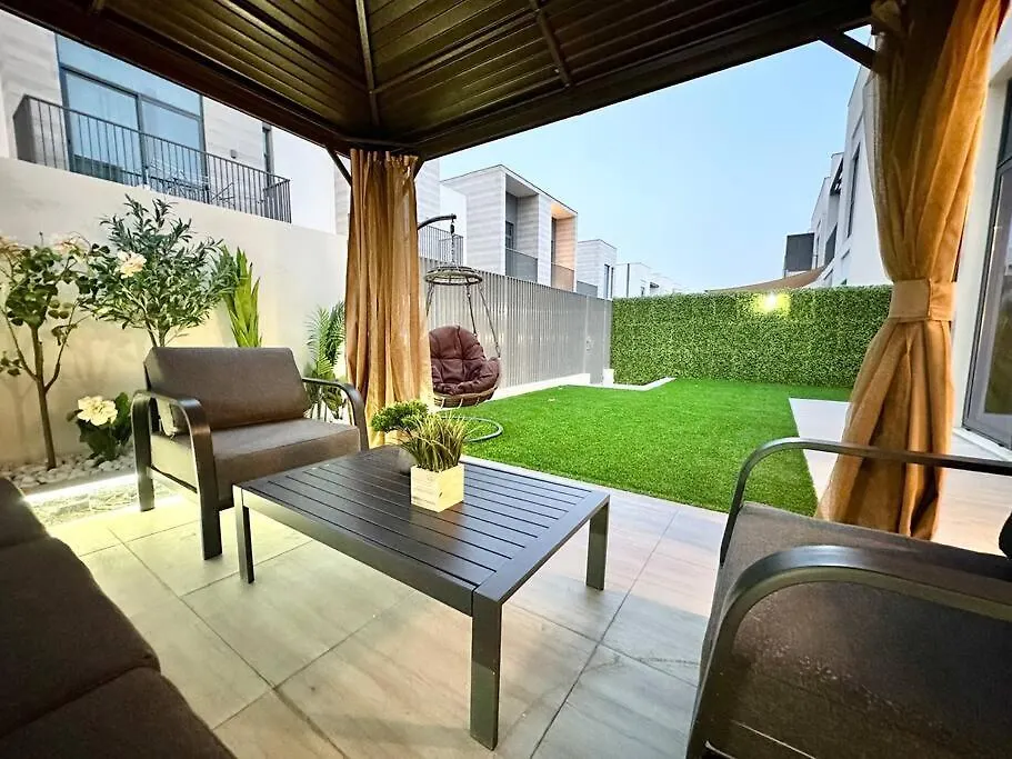 * Dweller * Dubai Family Tranquil Villa Sleeps 8
