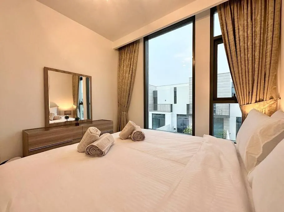 * Dweller * Dubai Family Tranquil Villa Sleeps 8