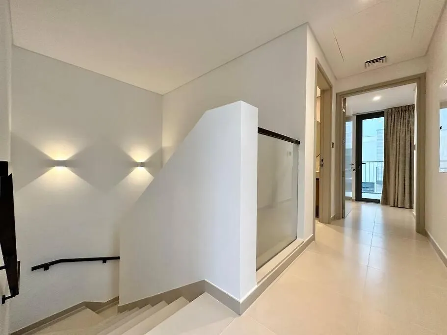* Dweller * Dubai Family Tranquil Villa Sleeps 8